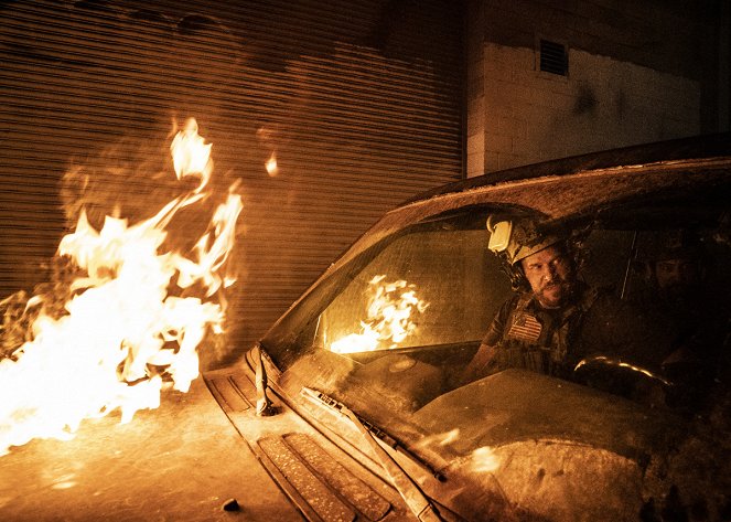 SEAL Team - Man on Fire - Filmfotók - David Boreanaz
