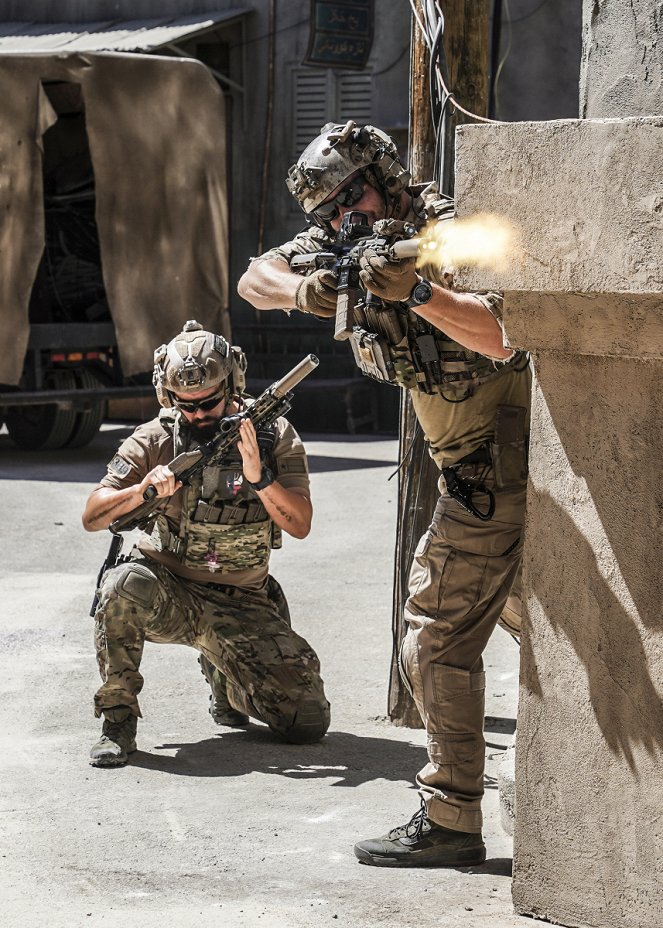 SEAL Team - Season 5 - Unser schlimmster Feind - Filmfotos - A. J. Buckley, David Boreanaz