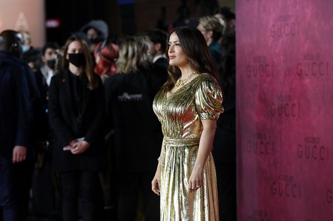 Klan Gucci - Z akcií - UK Premiere Of "House of Gucci" at Odeon Luxe Leicester Square on November 09, 2021 in London, England - Salma Hayek
