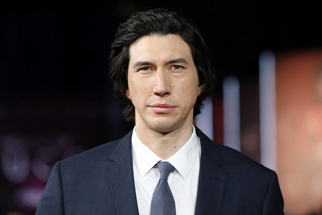 Klan Gucci - Z akcií - UK Premiere Of "House of Gucci" at Odeon Luxe Leicester Square on November 09, 2021 in London, England - Adam Driver
