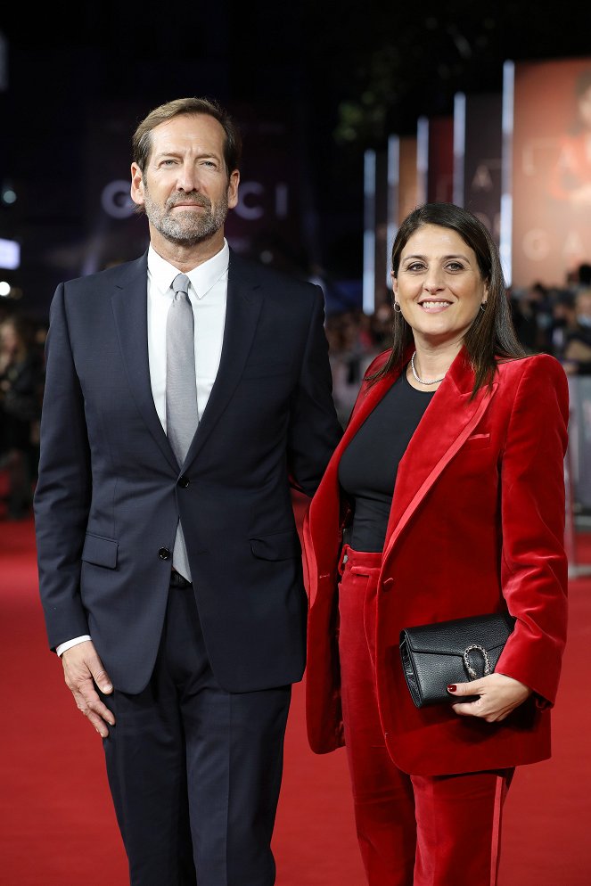 House of Gucci - Tapahtumista - UK Premiere Of "House of Gucci" at Odeon Luxe Leicester Square on November 09, 2021 in London, England - Kevin Ulrich, Pamela Abdy