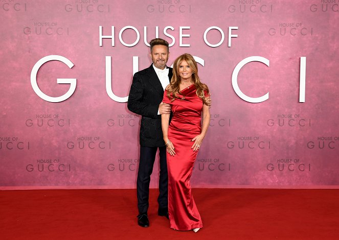 Klan Gucci - Z akcií - UK Premiere Of "House of Gucci" at Odeon Luxe Leicester Square on November 09, 2021 in London, England - Mark Burnett, Roma Downey