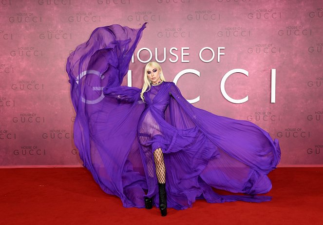 Klan Gucci - Z akcií - UK Premiere Of "House of Gucci" at Odeon Luxe Leicester Square on November 09, 2021 in London, England - Lady Gaga