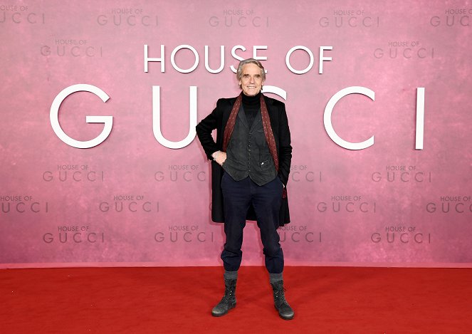 Dom Gucci - Z imprez - UK Premiere Of "House of Gucci" at Odeon Luxe Leicester Square on November 09, 2021 in London, England - Jeremy Irons