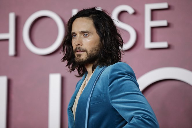 Klan Gucci - Z akcií - UK Premiere Of "House of Gucci" at Odeon Luxe Leicester Square on November 09, 2021 in London, England - Jared Leto