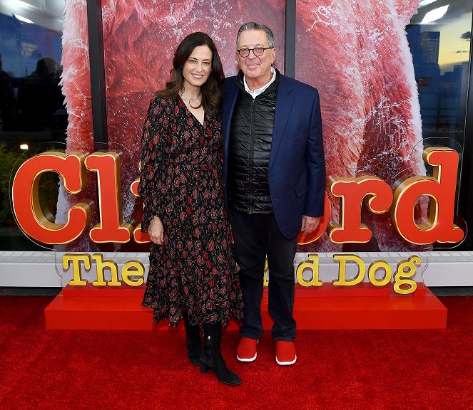Clifford der große rote Hund - Veranstaltungen - New York Special Screening of ’Clifford the Big Red Dog’ at the Scholastic Inc. Headquarters on November 04, 2021 in New York - Iole Lucchese, Jordan Kerner