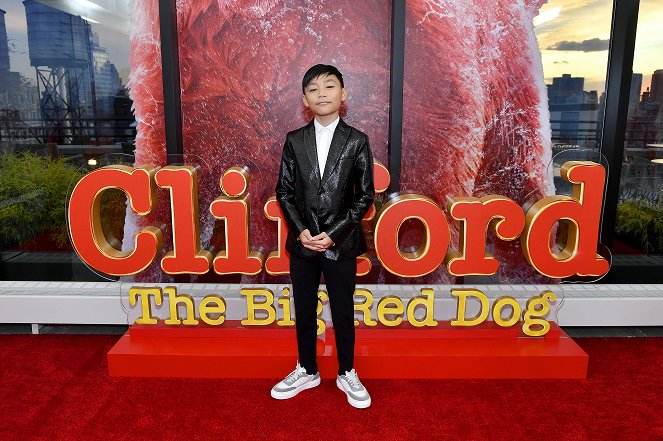Clifford der große rote Hund - Veranstaltungen - New York Special Screening of ’Clifford the Big Red Dog’ at the Scholastic Inc. Headquarters on November 04, 2021 in New York - Izaac Wang