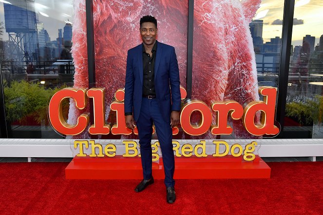 Clifford. Wielki czerwony pies - Z imprez - New York Special Screening of ’Clifford the Big Red Dog’ at the Scholastic Inc. Headquarters on November 04, 2021 in New York - Keith Ewell