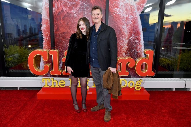 Clifford the Big Red Dog - Events - New York Special Screening of ’Clifford the Big Red Dog’ at the Scholastic Inc. Headquarters on November 04, 2021 in New York - Mia Ronn, David Ronn