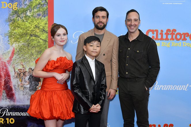 Clifford the Big Red Dog - Events - New York Special Screening of ’Clifford the Big Red Dog’ at the Scholastic Inc. Headquarters on November 04, 2021 in New York - Darby Camp, Izaac Wang, Jack Whitehall, Tony Hale