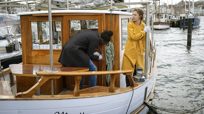 Der Flensburg-Krimi - Der Tote am Strand - Van film - Eugene Boateng, Katharina Schlothauer