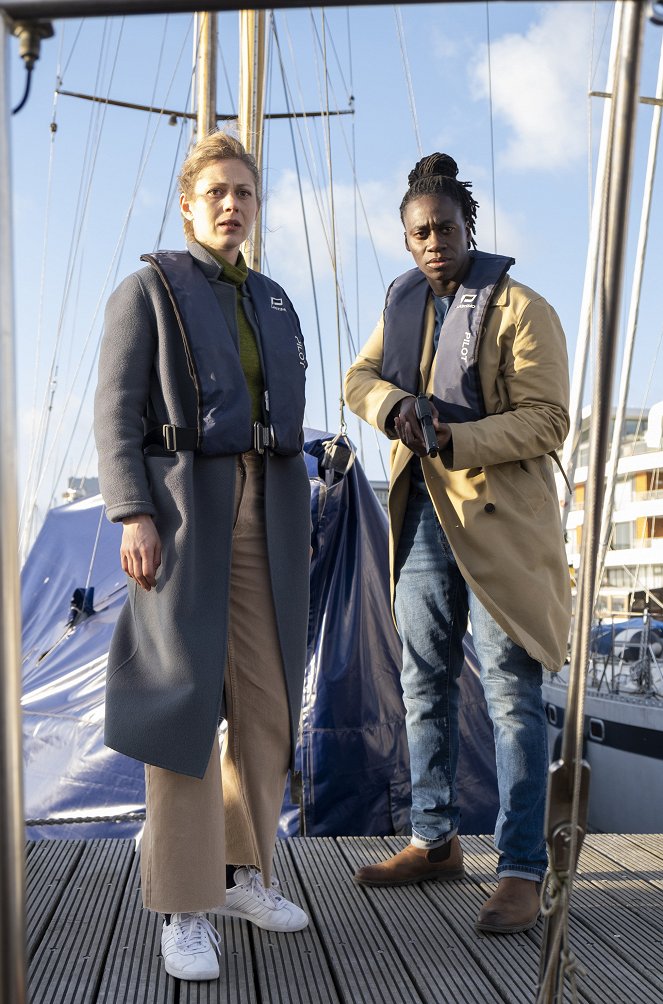 Der Flensburg-Krimi - Der Tote am Strand - Kuvat elokuvasta - Katharina Schlothauer, Eugene Boateng