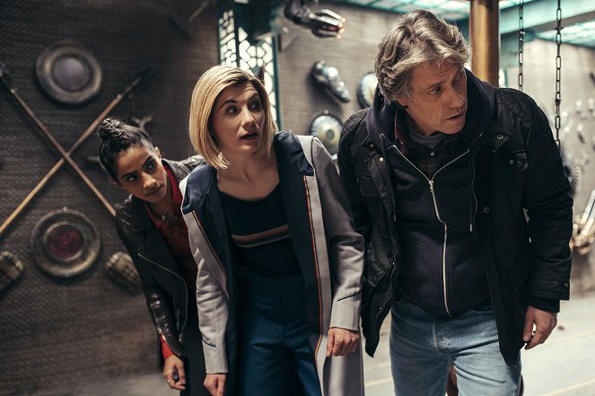 Doctor Who - The Halloween Apocalypse - De la película - Mandip Gill, Jodie Whittaker, John Bishop