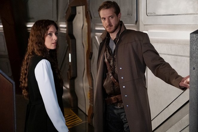 Legends of Tomorrow - wvrdr_error_100 not found - Filmfotos - Amy Louise Pemberton, Arthur Darvill