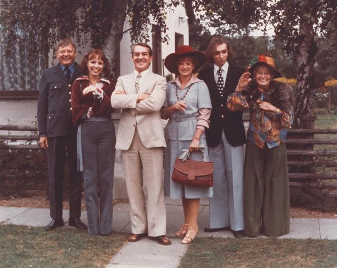 Familien Gyldenkål - Kuvat elokuvasta - Bertel Lauring, Birgitte Bruun, Axel Strøbye, Kirsten Walther, Martin Miehe-Renard, Karen Lykkehus