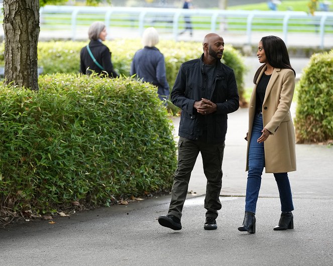 A Million Little Things - Stay - Filmfotos - Romany Malco, Azie Tesfai