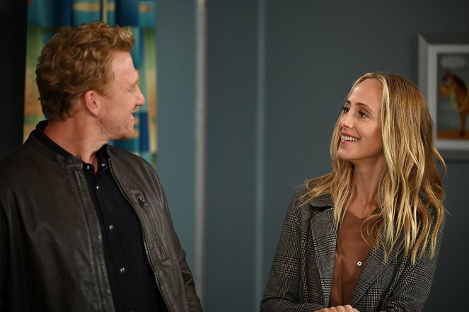 Grey's Anatomy - Season 18 - Every Day Is a Holiday (With You) - Photos - Kevin McKidd, Kim Raver