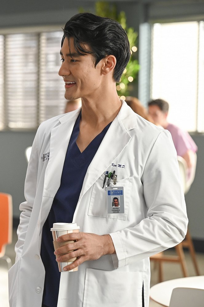 Grey's Anatomy - Every Day Is a Holiday (With You) - Photos - Alex Landi