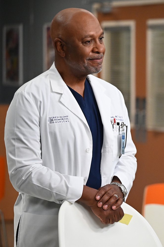 Grey's Anatomy - Season 18 - Every Day Is a Holiday (With You) - Photos - James Pickens Jr.