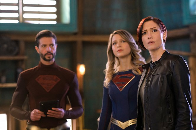 Supergirl - Bienvenida a casa, Kara - De la película - Jason Behr, Melissa Benoist, Chyler Leigh