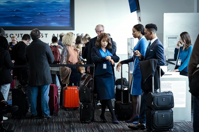 The Flight Attendant - In Case of Emergency - Kuvat elokuvasta - Rosie Perez