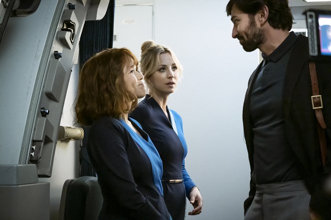 L'Agente de Bord - Season 1 - In Case of Emergency - Film - Rosie Perez, Kaley Cuoco, Michiel Huisman