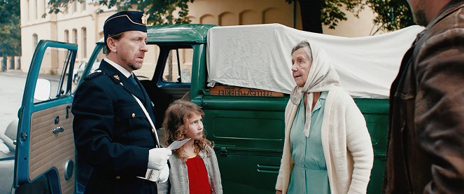 Mormor og de åtte ungene - Kuvat elokuvasta - Robert Skjærstad, Petronella Nygaard, Marit Opsahl Grefberg