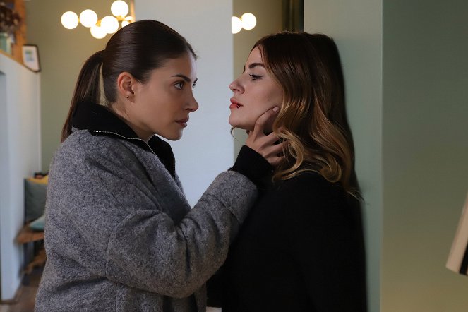 Ankara - Episode 8 - Photos - Deniz Baysal, Ezgi Eyüboğlu