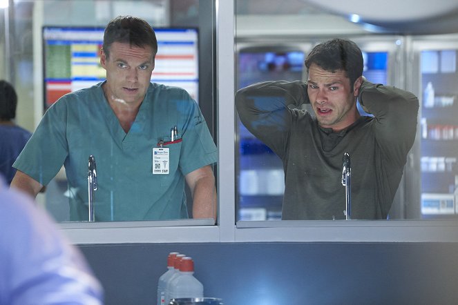 Saving Hope - Rock and a Hard Place - De la película