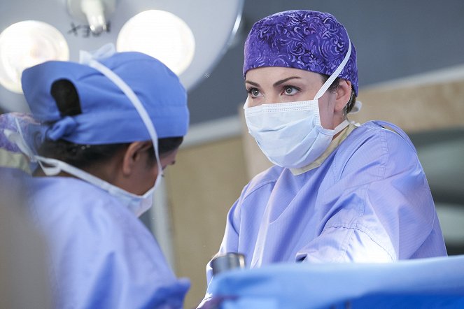 Saving Hope - Rock and a Hard Place - De la película