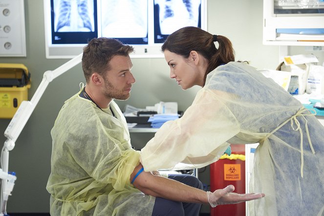 Saving Hope - Shattered - Photos