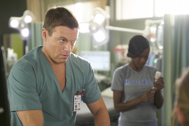 Saving Hope, au-delà de la médecine - Ce qui ne s'efface pas - Film