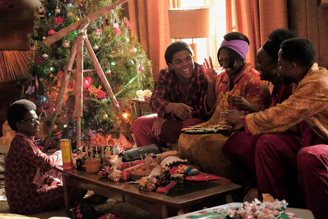 Báječná léta - Na Vánoce doma - Z filmu - Elisha Williams, Spence Moore II, Saycon Sengbloh, Laura Kariuki, Dulé Hill