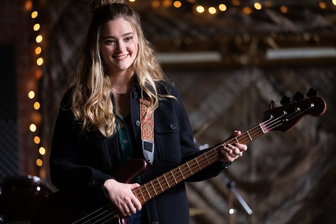 A Million Little Things - Season 4 - The Things We Keep Inside - Photos - Lizzy Greene