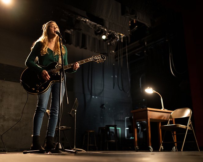 A Million Little Things - The Things We Keep Inside - De la película - Lizzy Greene