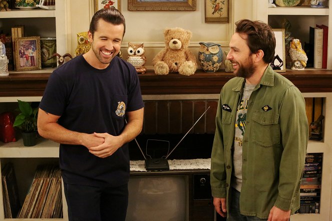 It's Always Sunny in Philadelphia - Old Lady House: A Situation Comedy - De la película - Rob McElhenney, Charlie Day