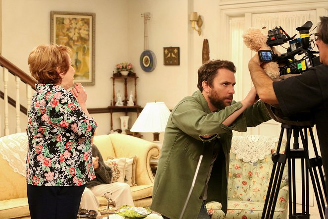 It's Always Sunny in Philadelphia - Old Lady House: A Situation Comedy - Photos - Lynne Marie Stewart, Charlie Day