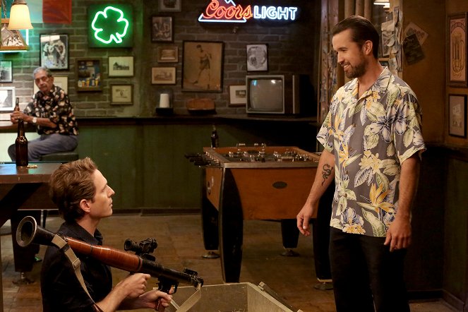 It's Always Sunny in Philadelphia - Season 12 - The Gang Tends Bar - Van film - Glenn Howerton, Rob McElhenney