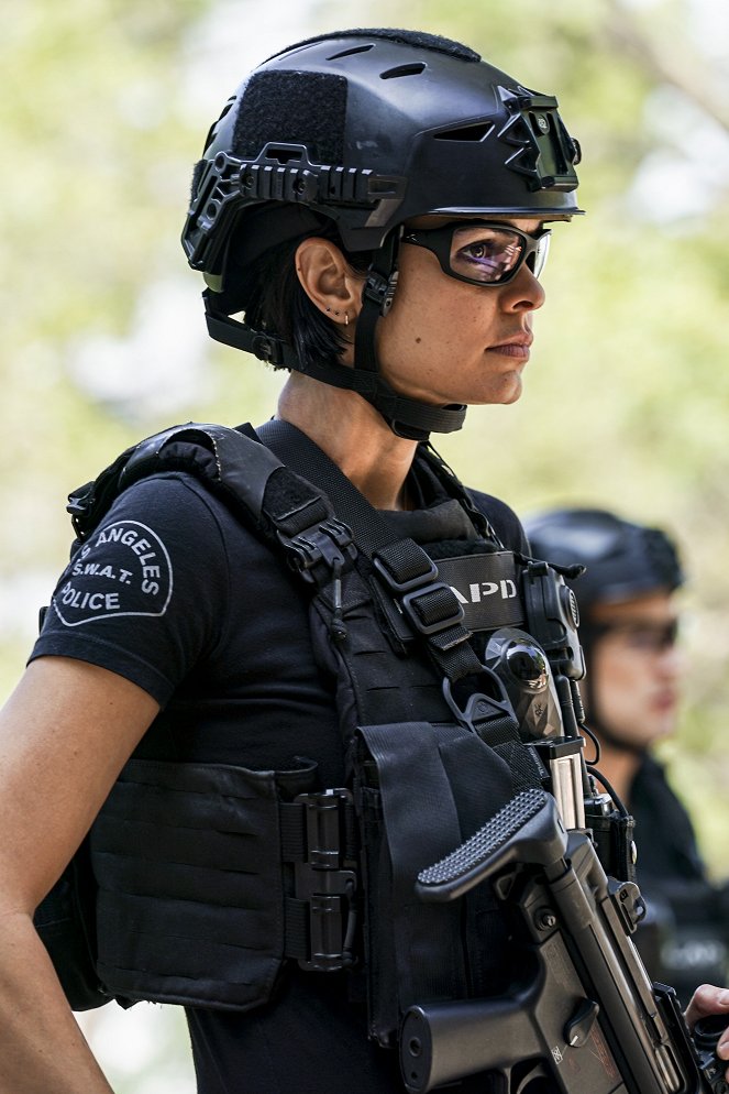 SWAT - Különleges egység - West Coast Offense - Filmfotók - Lina Esco
