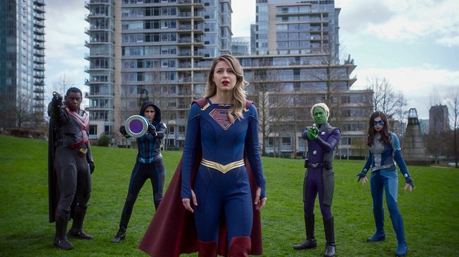 Supergirl - Mxy in the Middle - Photos - David Harewood, Chyler Leigh, Melissa Benoist, Jesse Rath, Nicole Maines