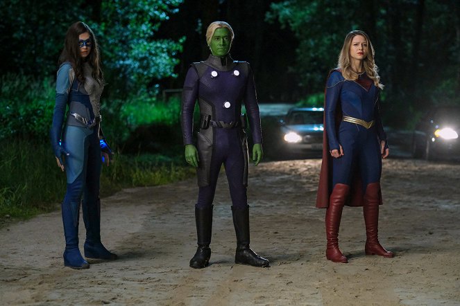 Supergirl - I Believe in a Thing Called Love - Photos - Nicole Maines, Jesse Rath, Melissa Benoist
