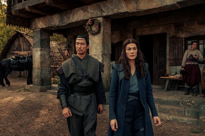 The Wheel of Time - Les Adieux - Film - Daniel Henney, Rosamund Pike