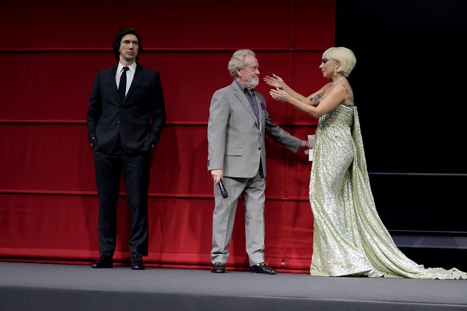 Klan Gucci - Z akcií - Los Angeles premiere of MGM's 'House of Gucci' at Academy Museum of Motion Pictures on November 18, 2021 in Los Angeles, California - Adam Driver, Ridley Scott, Lady Gaga