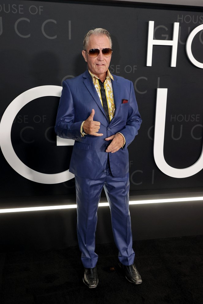 Klan Gucci - Z akcií - Los Angeles premiere of MGM's 'House of Gucci' at Academy Museum of Motion Pictures on November 18, 2021 in Los Angeles, California - John Savage