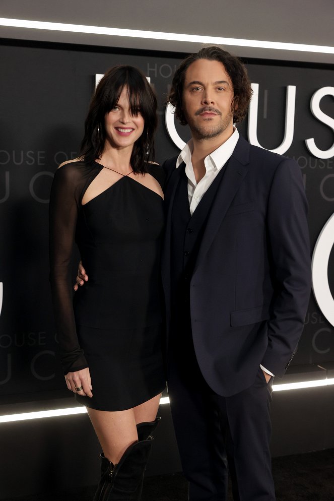 Klan Gucci - Z akcí - Los Angeles premiere of MGM's 'House of Gucci' at Academy Museum of Motion Pictures on November 18, 2021 in Los Angeles, California - Shannan Click, Jack Huston