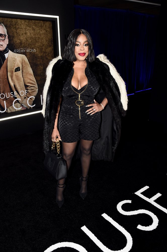 Klan Gucci - Z akcí - Los Angeles premiere of MGM's 'House of Gucci' at Academy Museum of Motion Pictures on November 18, 2021 in Los Angeles, California - Niecy Nash