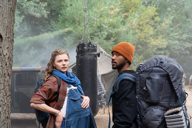 Matka versus android - Z filmu - Chloë Grace Moretz, Algee Smith