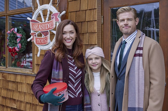 Liebe auf dem Weihnachtspapier - Werbefoto - Sarah Power, Payton Lepinski, Trevor Donovan