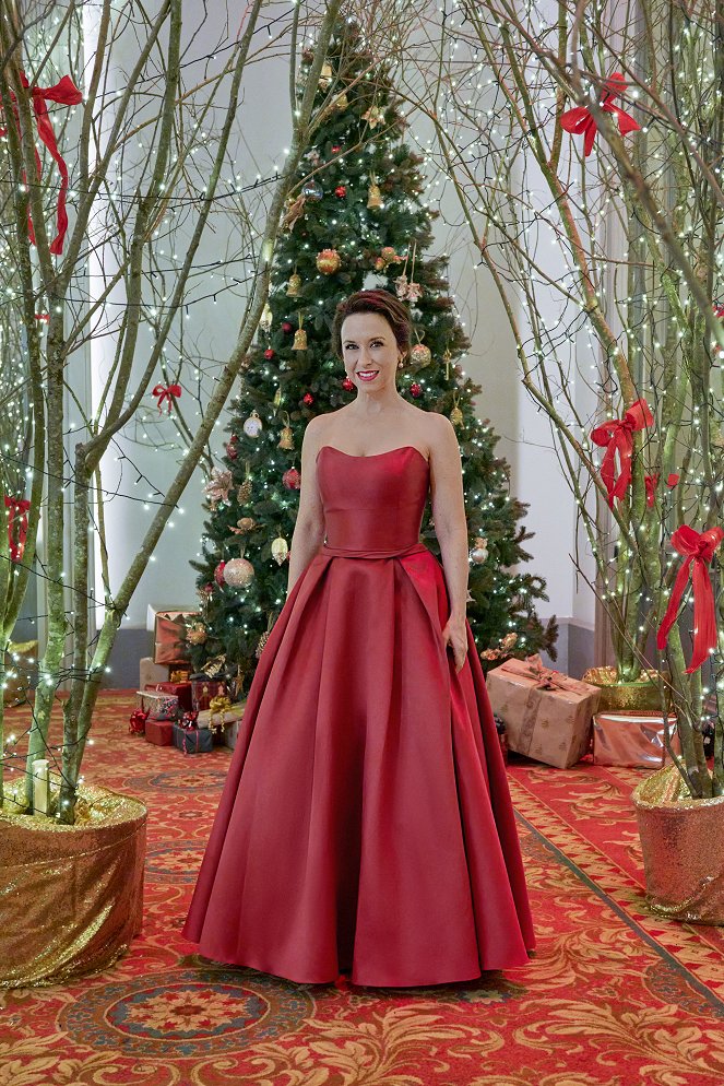 Christmas at Castle Hart - Promo - Lacey Chabert