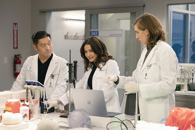 Grey's Anatomy - Die jungen Ärzte - Season 18 - Kälte ist die Lösung - Filmfotos - Caterina Scorsone, E.R. Fightmaster
